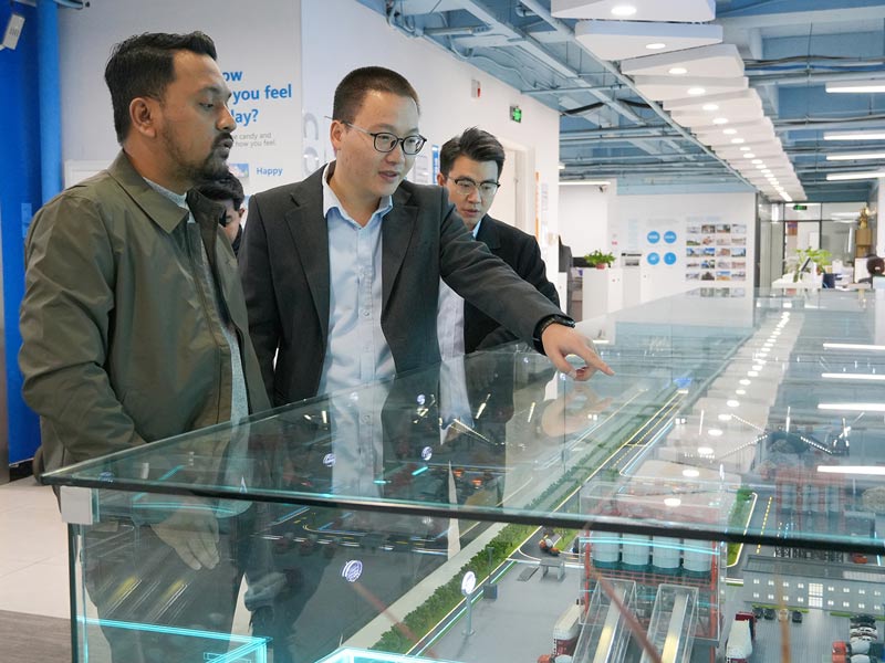 End-to-End Collaborative Management in Macroad