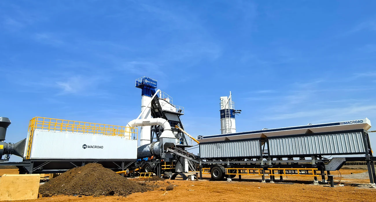 portable asphalt batch mix plant on site in Macroad