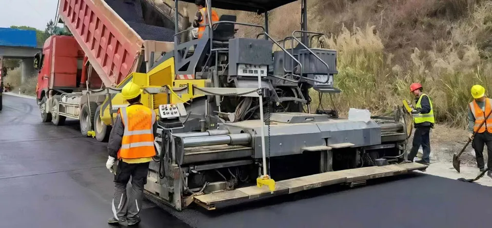 Asphalt Paver machinery in Macroad